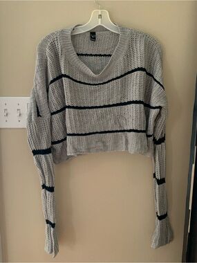 Windsor Light Gray V-Neck Cropped Sweater with Black Stripes Medium